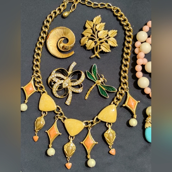 ❤️ SOLD!!! Trifari Jewelry Lot - Picture 2 of 10